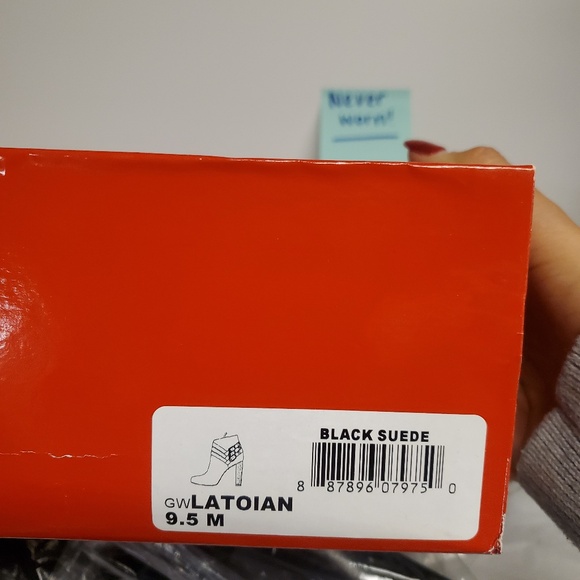 NWT GUESS black Latoian 9.5 felt/suede buckle bootie - Picture 7 of 7